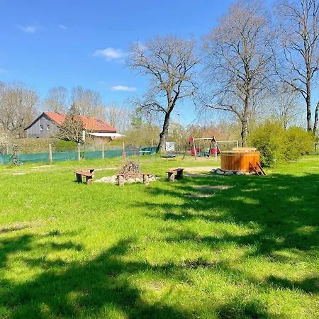 Hauschen Nebenan Landhof Sarow, Seenah 아파트